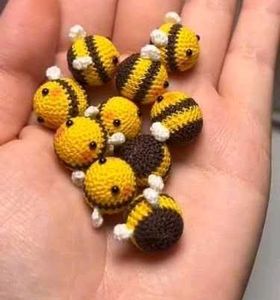Cute Crochet Bee keychain(1 piece)