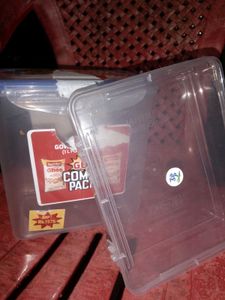 Plastic storage container