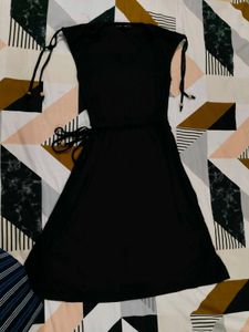 Elegant Black Dress with Tie Waist