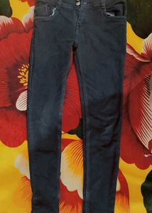 Stylish Black High-Waisted Jeans
