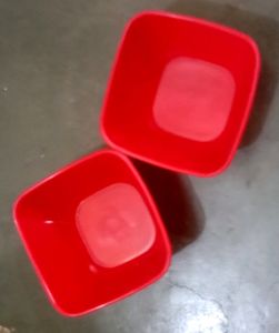 Momo Mekr And Two Red Bowl
