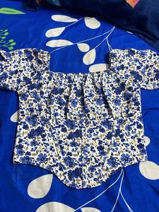 blue crop top