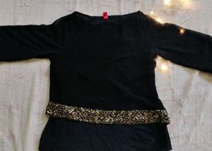 Black And Gold Glittery Top🖤✨