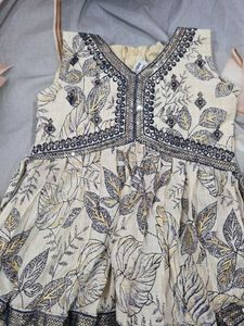 Elegant Leaf Print Kurta Set