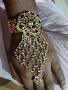 Exquisite Hand Harness Bracelet with Dazzling Ston