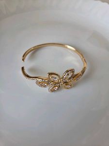 Openable beautiful bracelete
