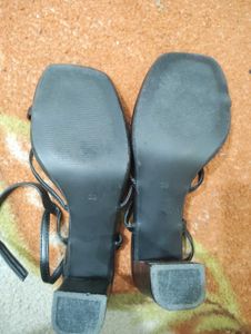 Elegant Black Heeled Sandals