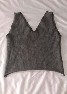 Chic Grey V-Neck Cropped Knit Top