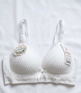 Comfortable White Bra with Lace Trim˚˖𓍢ִ໋❀