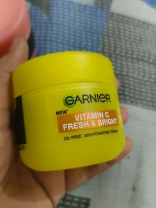Garnier Niacinamide Fresh &amp; Plump Cream