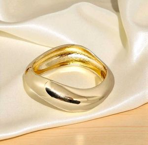 Pinteresty Chunky Gold-plated Bangle