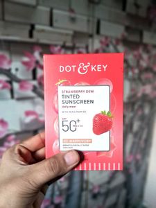 Dot & Key Strawberry Dew Tinted Sunscreen