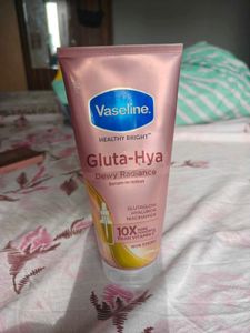 Vaseline Gluta-Hya Serum-in-lotion