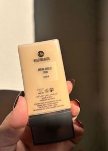 Huda Beauty Easy Blur Foundation