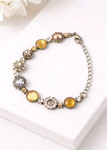 💛 Accessorize Vintage Floral Charm Bracelet – 🎀