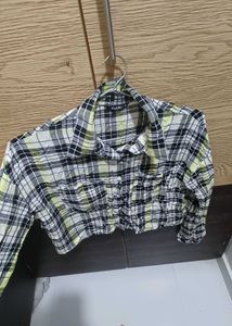 Trendy Cropped Plaid Shirt