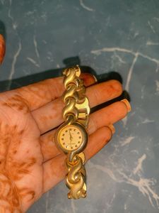 Elegant Gold Tone Bracelet Watch