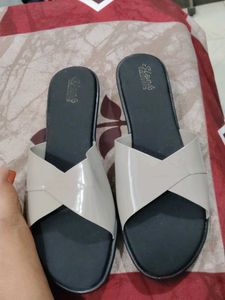 unused Stylish Beige &amp; Black Flat Sandals