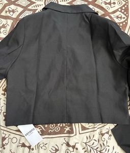 Chic Double-Breasted Cropped Blazer