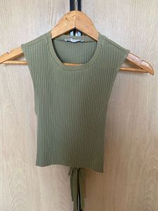 🤑🪴ZARA (COMPLETELY NEW) (LONDON PURCHASED) Top