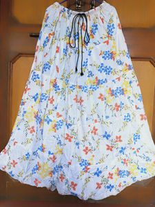 Dharan White Floral Printed Skirt..