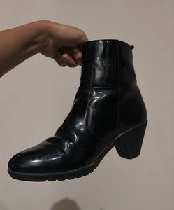 Chic Black Patent Chunky Heel Boots
