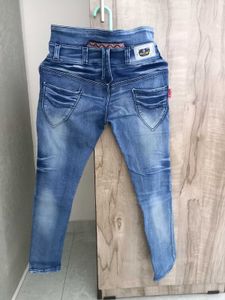 Stylish High-Waisted Denim Jeans