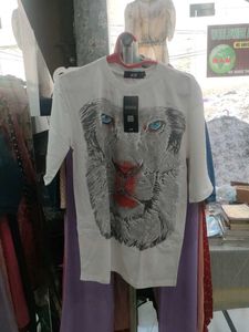 Lion Graphic Tee