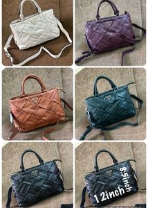 GUESSZAINA MEDIUM SATCHEL HAND BAG