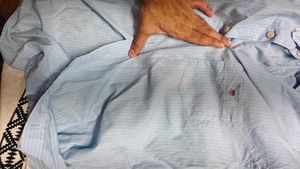 Gant Men's Light Blue Button-Down Shirt(of)