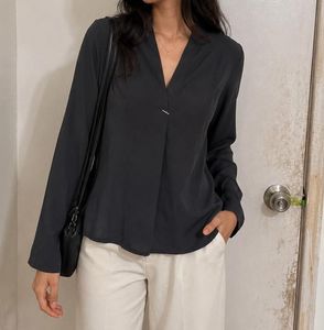 Chic Black Long-Sleeve V-Neck Top