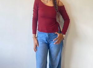 Burgundy Off-Shoulder Top 🖇️❤️( bust will fit upt