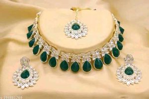 Green jewellery set....