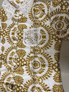NEW🔥Print Shirt with White Crochet Collar