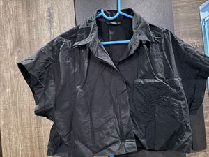 Black Short Sleeve Collared Top