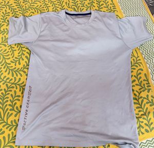 gym t shirt good condition 3 Colar available