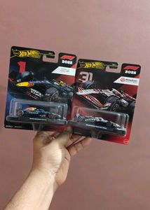 Hot Wheels Premium Oracle RedBull F1 &amp; Haas Team F