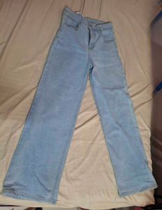 Wide Leg Jeans light blue in color