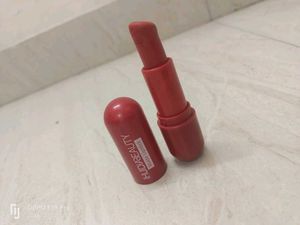 HUDA BEAUTY Matte Lipstick