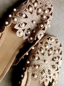 Exquisite Pearl Embellished Flat Sandals