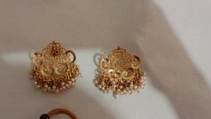 Elegant Gold-Tone Necklace and Earring Set