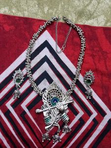 Krishna Pendant Necklace & Earrings Set