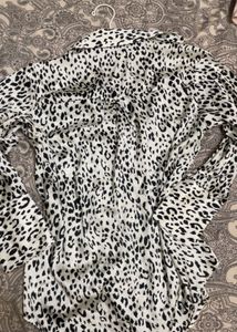 Chic black and white Leopard Print Button-Up Shirt