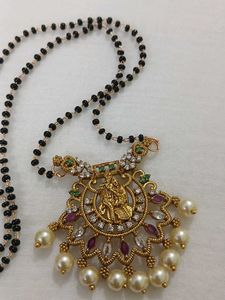 Exquisite Gold Pendant Mangalsutra