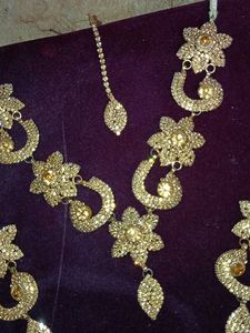 Elegant Gold-Tone Jewelry Set