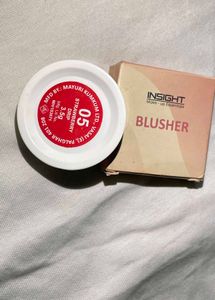 INSIGHT Blusher for a Radiant Glow