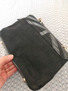 Tresmode Black Handheld Bag.