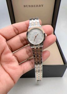 GUCCI PREMIUM LADIES WATCH AT SALE