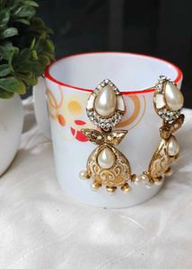 Elegant Pearl &amp; Kundan Jhumka Earrings
