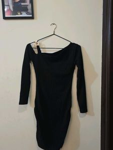 Chic Black Ribbed One-Shoulder Dress